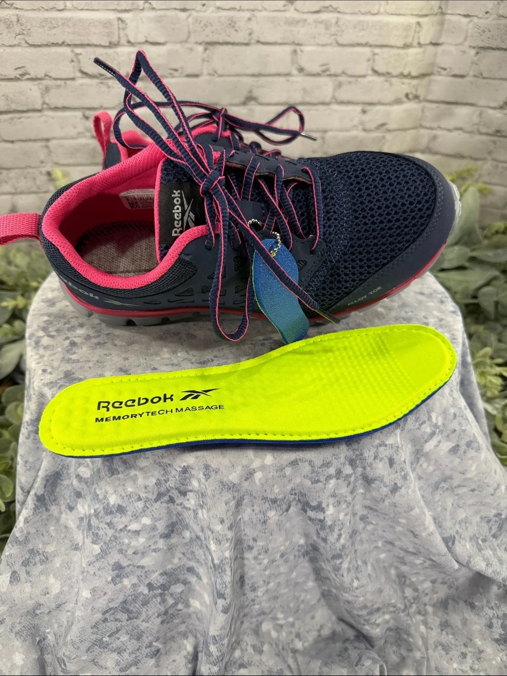 REEBOK “Sublite” Navy & Pink Oil & Slip-Resistant Alloy-Toe Athletic WMS 6W💙NEW